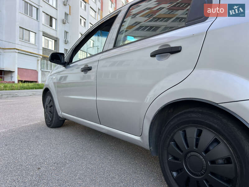 Седан Chevrolet Aveo 2006 в Харькове