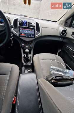Хэтчбек Chevrolet Aveo 2012 в 