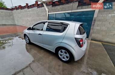 Хэтчбек Chevrolet Aveo 2012 в 