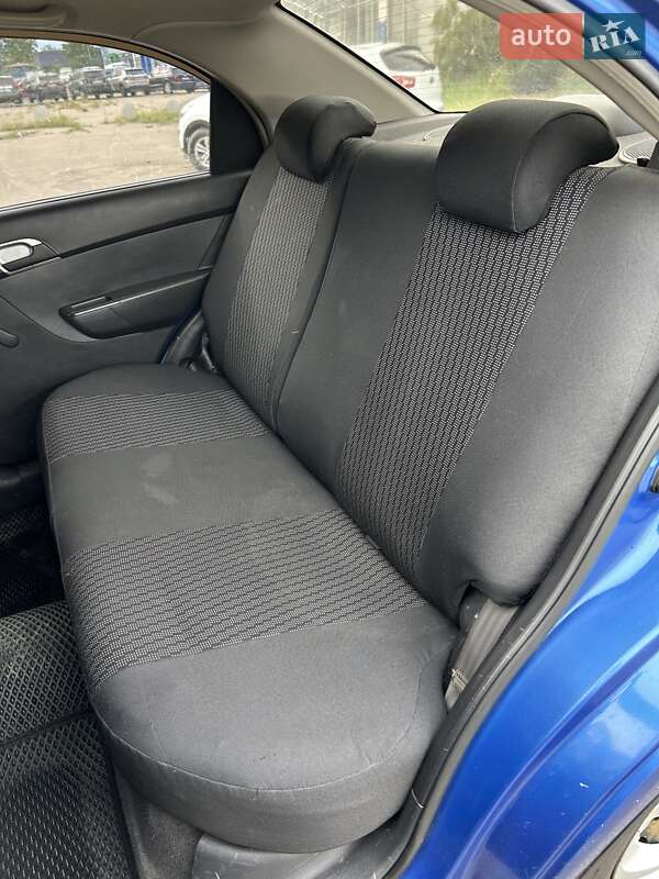Седан Chevrolet Aveo 2006 в Сумах