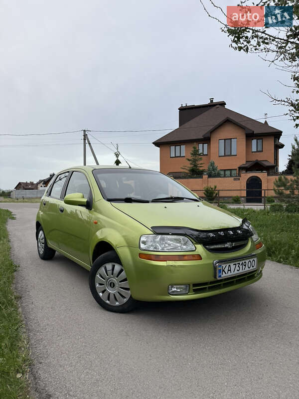 Хэтчбек Chevrolet Aveo 2005 в 