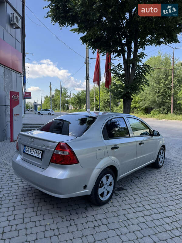 Седан Chevrolet Aveo 2011 в Запоріжжі