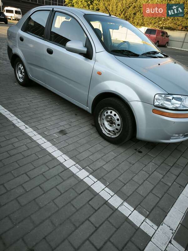 Седан Chevrolet Aveo 2005 в Луцке