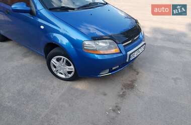 Хэтчбек Chevrolet Aveo 2005 в 
