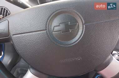 Хэтчбек Chevrolet Aveo 2005 в 