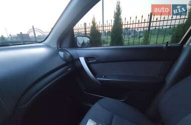 Хэтчбек Chevrolet Aveo 2011 в 