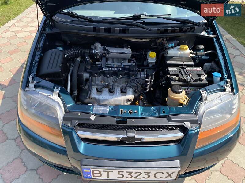 Седан Chevrolet Aveo 2005 в Херсоні
