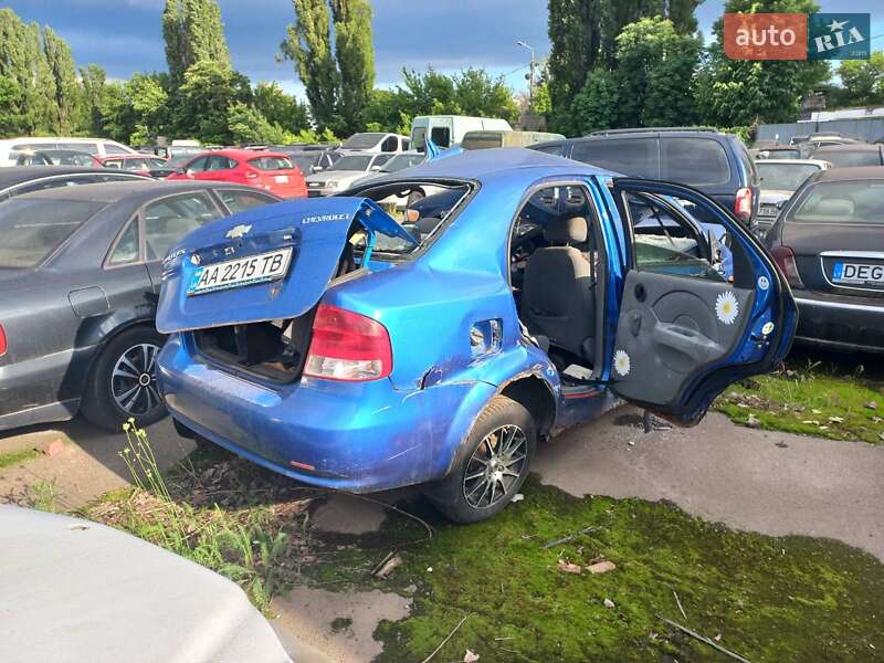Седан Chevrolet Aveo 2004 в Києві