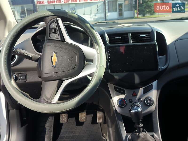 Седан Chevrolet Aveo 2018 в Киеве