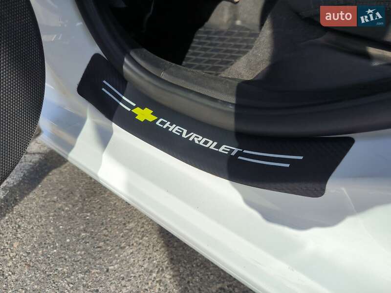 Седан Chevrolet Aveo 2018 в Киеве