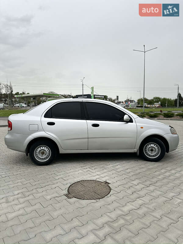 Седан Chevrolet Aveo 2005 в Харькове