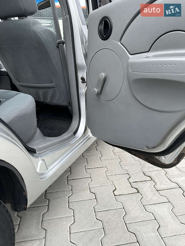 Седан Chevrolet Aveo 2005 в Харькове