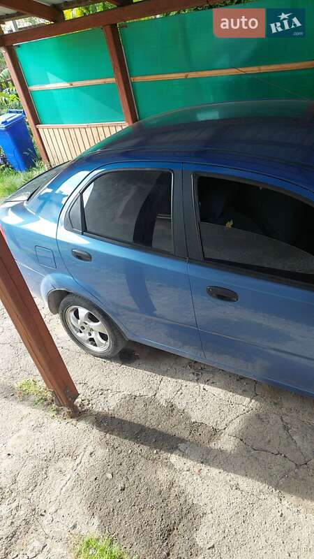 Седан Chevrolet Aveo 2005 в Львове