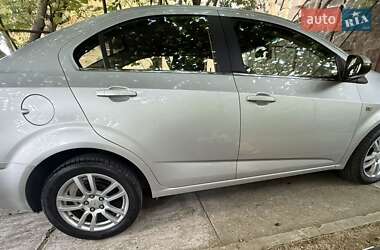 Седан Chevrolet Aveo 2012 в Ужгороде