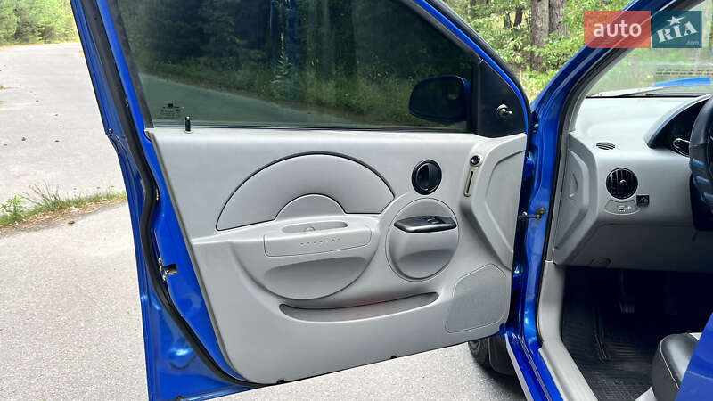 Седан Chevrolet Aveo 2005 в Кременчуге