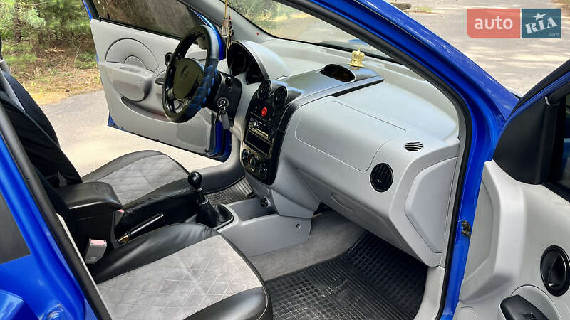 Седан Chevrolet Aveo 2005 в Кременчуге
