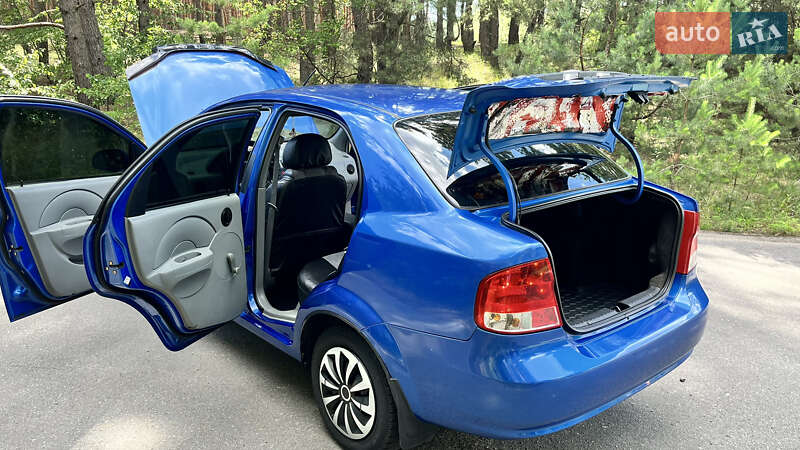 Седан Chevrolet Aveo 2005 в Кременчуге