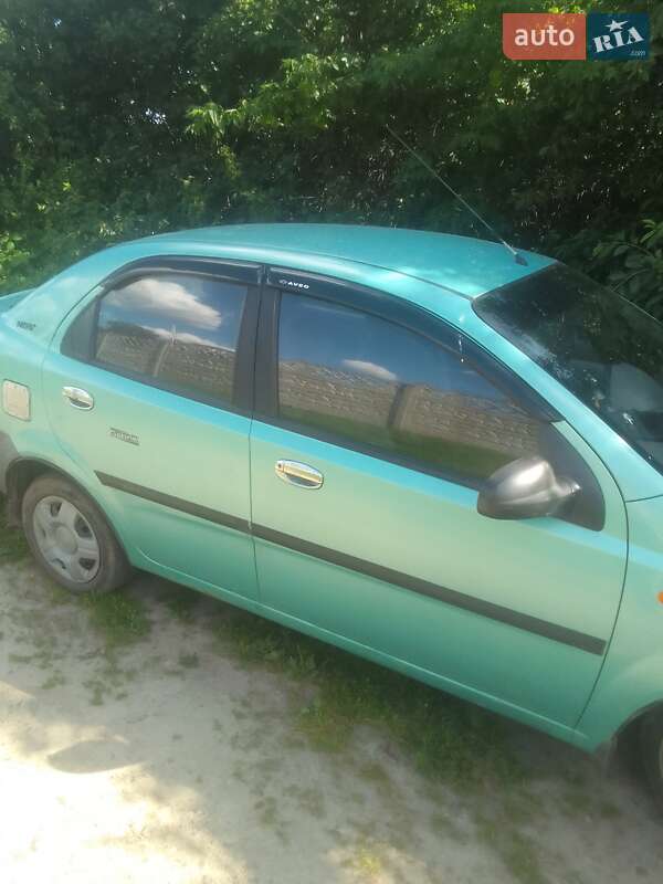Седан Chevrolet Aveo 2005 в Чернігові