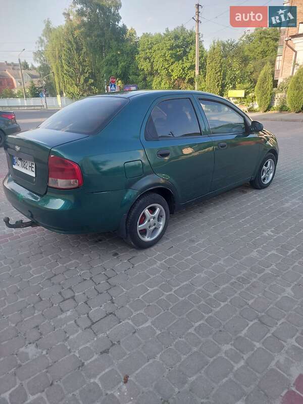 Седан Chevrolet Aveo 2005 в Острозі