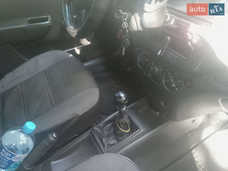 Седан Chevrolet Aveo 2011 в Кривом Роге