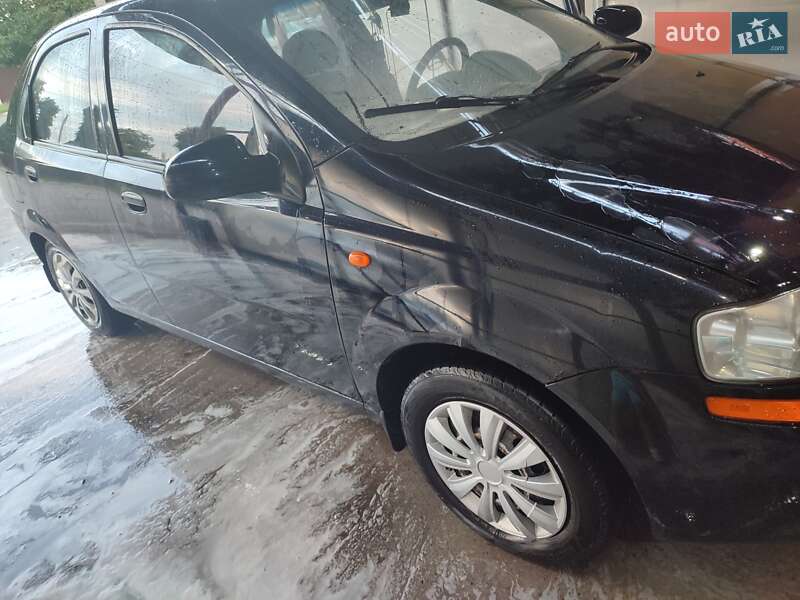 Седан Chevrolet Aveo 2004 в Днепре