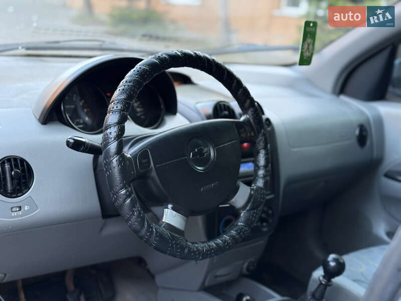 Седан Chevrolet Aveo 2004 в Львове