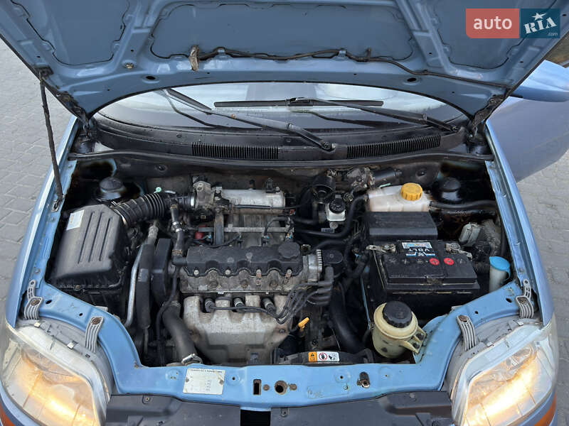 Седан Chevrolet Aveo 2004 в Львове