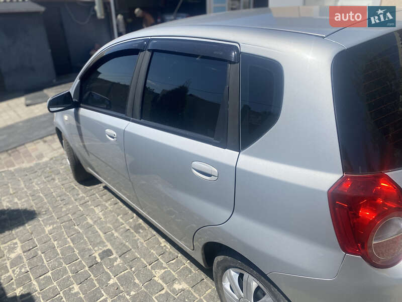 Хэтчбек Chevrolet Aveo 2009 в Харькове