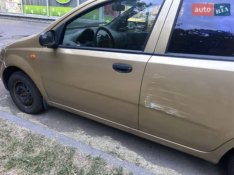 Седан Chevrolet Aveo 2003 в Киеве