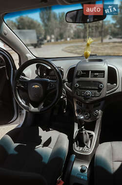 Хэтчбек Chevrolet Aveo 2011 в 
