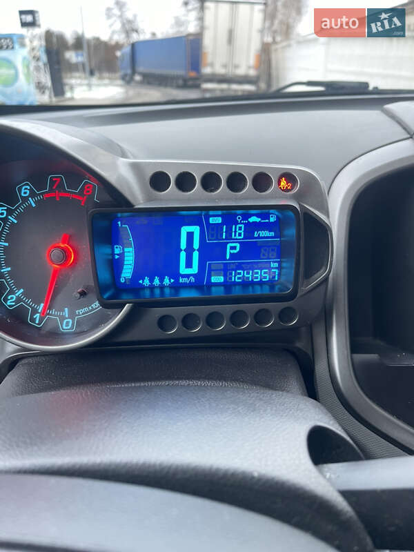 Хэтчбек Chevrolet Aveo 2012 в Ровно