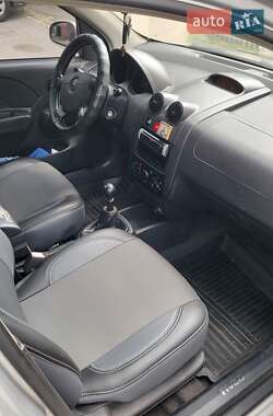 Хэтчбек Chevrolet Aveo 2006 в 