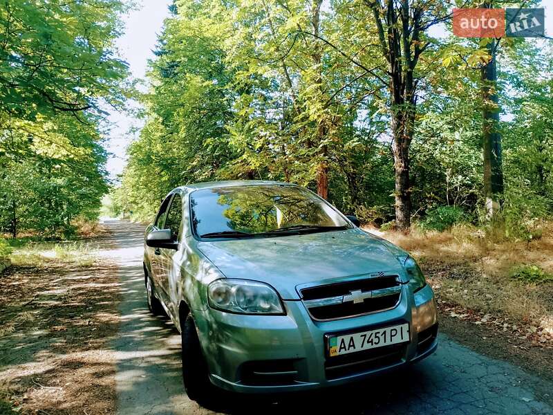 Седан Chevrolet Aveo 2011 в Кривом Роге
