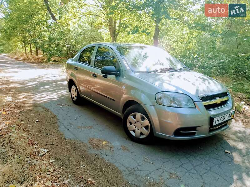 Седан Chevrolet Aveo 2011 в Кривом Роге