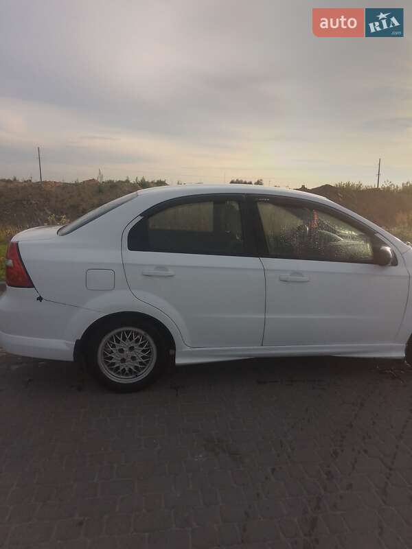 Седан Chevrolet Aveo 2007 в Львове