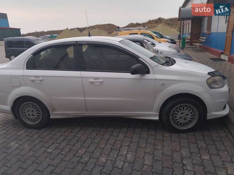 Седан Chevrolet Aveo 2007 в Львове