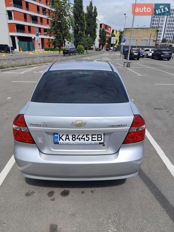 Седан Chevrolet Aveo 2010 в Києві