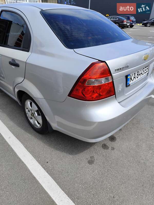 Седан Chevrolet Aveo 2010 в Києві