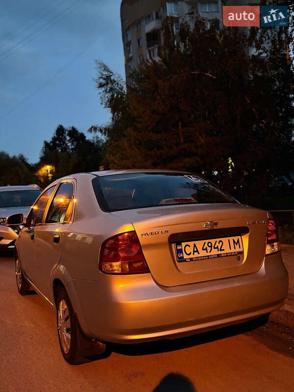 Седан Chevrolet Aveo 2005 в Умани