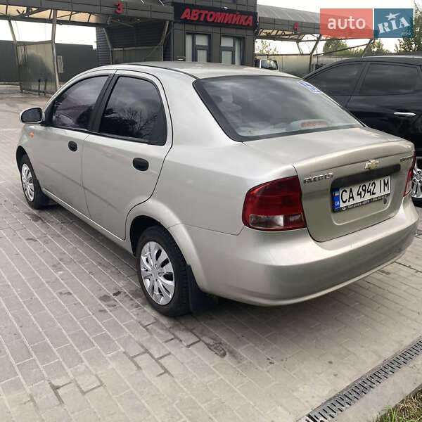 Седан Chevrolet Aveo 2005 в Умани