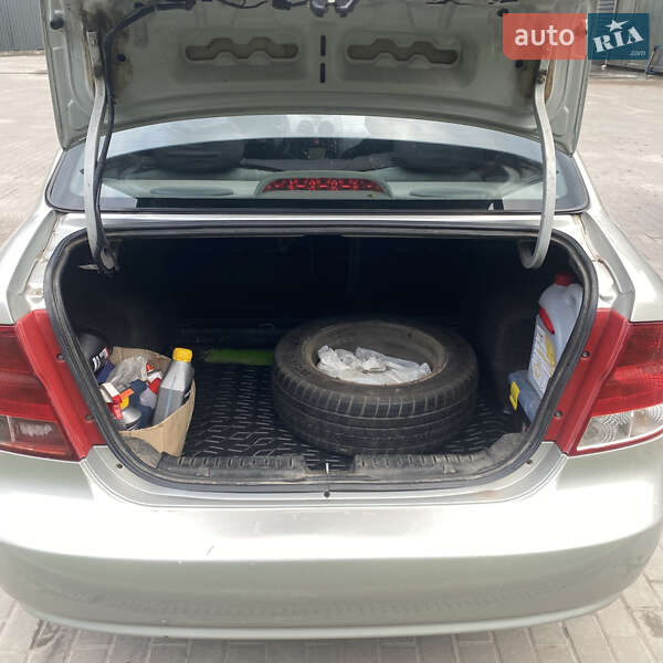Седан Chevrolet Aveo 2005 в Умани