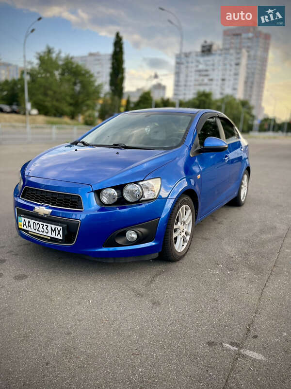 Седан Chevrolet Aveo 2012 в Киеве