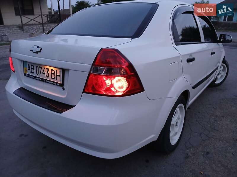 Седан Chevrolet Aveo 2009 в Черновцах