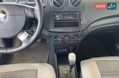 Хэтчбек Chevrolet Aveo 2011 в 