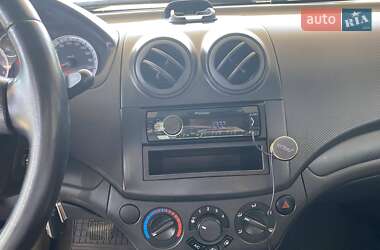 Хэтчбек Chevrolet Aveo 2011 в 