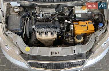 Хэтчбек Chevrolet Aveo 2011 в 