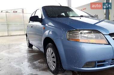 Хэтчбек Chevrolet Aveo 2005 в Сходнице
