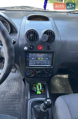Хэтчбек Chevrolet Aveo 2006 в 