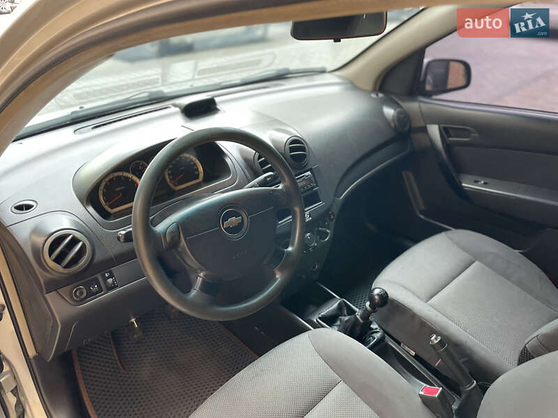 Седан Chevrolet Aveo 2008 в Чернівцях