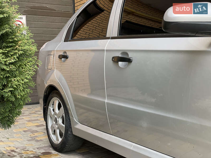 Седан Chevrolet Aveo 2008 в Чернівцях